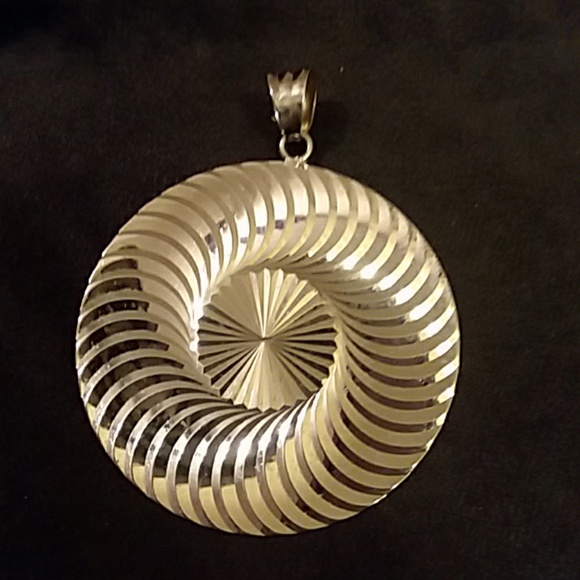 Optical Illusion Pendant - Picture 2 of 7